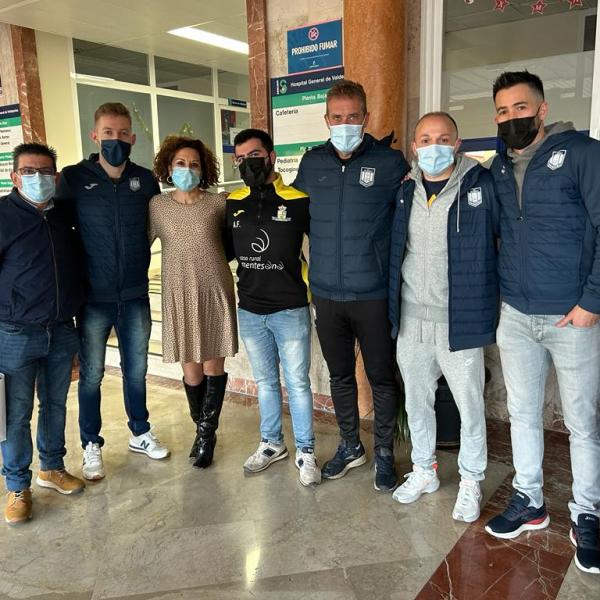 Noticia | El Viña Albali Valdepeñas visita a los niños y niñas del hospital