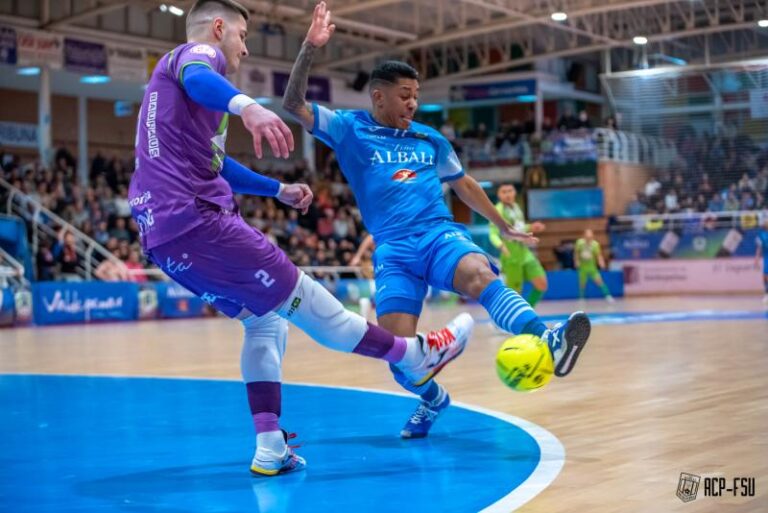 4-3 | El Viña Albali Valdepeñas firma una remontada de prestigio