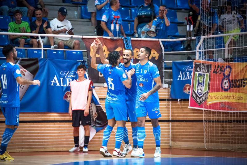 10-0 | El Viña Albali Valdepeñas se gusta en el estreno ante su afición