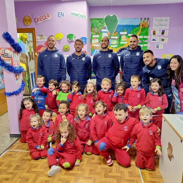 Noticia | El Viña Albali Valdepeñas visitó el colegio santísima trinidad