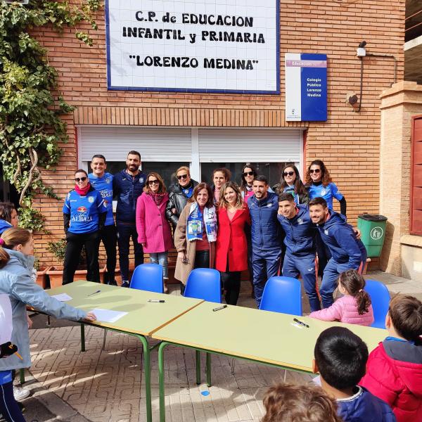 Noticia | El CEIP lorenzo medina recibió la visita del Viña Albali Valdepeñas