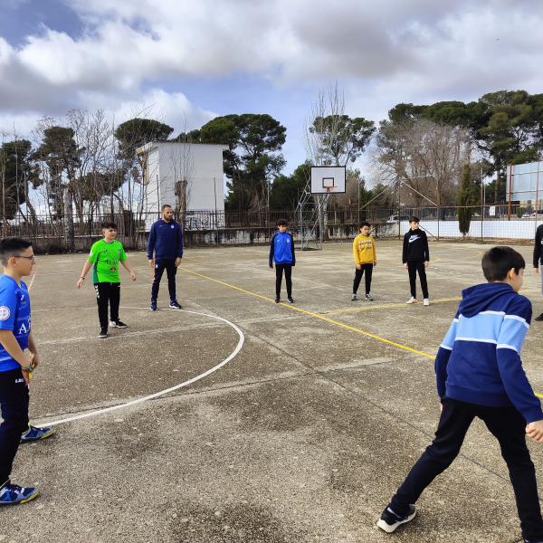 Noticia | El Viña Albali Valdepeñas visitó el ies bernardo de balbuena