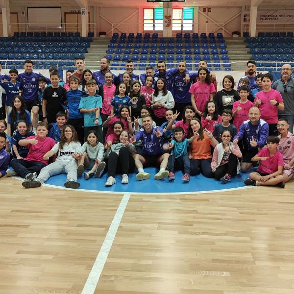 Noticia | El Viña Albali Valdepeñas recibió la visita de varios centros educativos