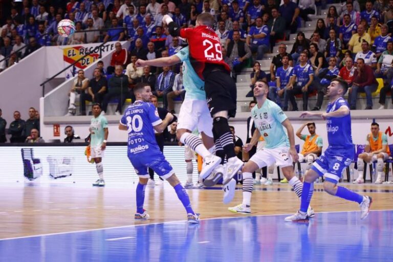 4-3 | El Viña Albali Valdepeñas reaccionó tarde en manzanares