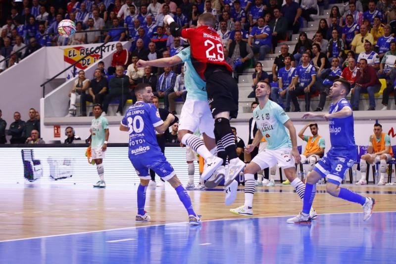 4-3 | El Viña Albali Valdepeñas reaccionó tarde en manzanares